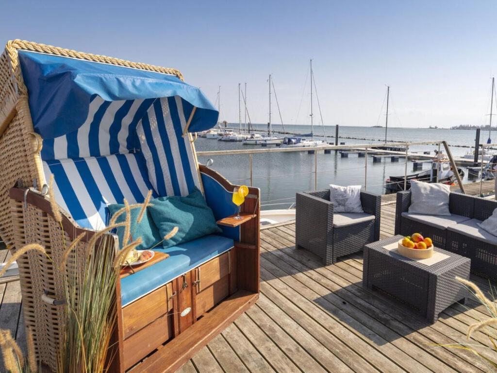 Botel 