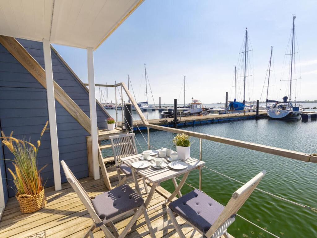 Botel 